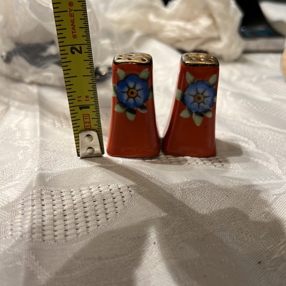 Salt and Pepper Shakers set Made in occupied Japan Ceramic - Picture 7 of 9